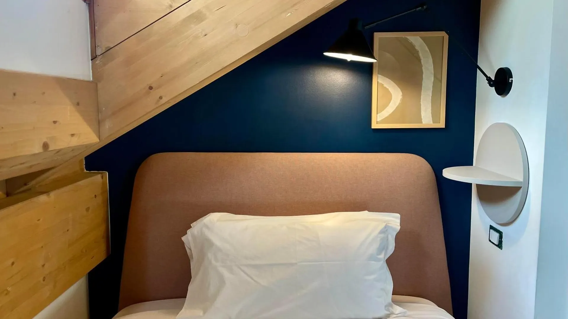 Apartahotel RELSTAY - Amendola Milán